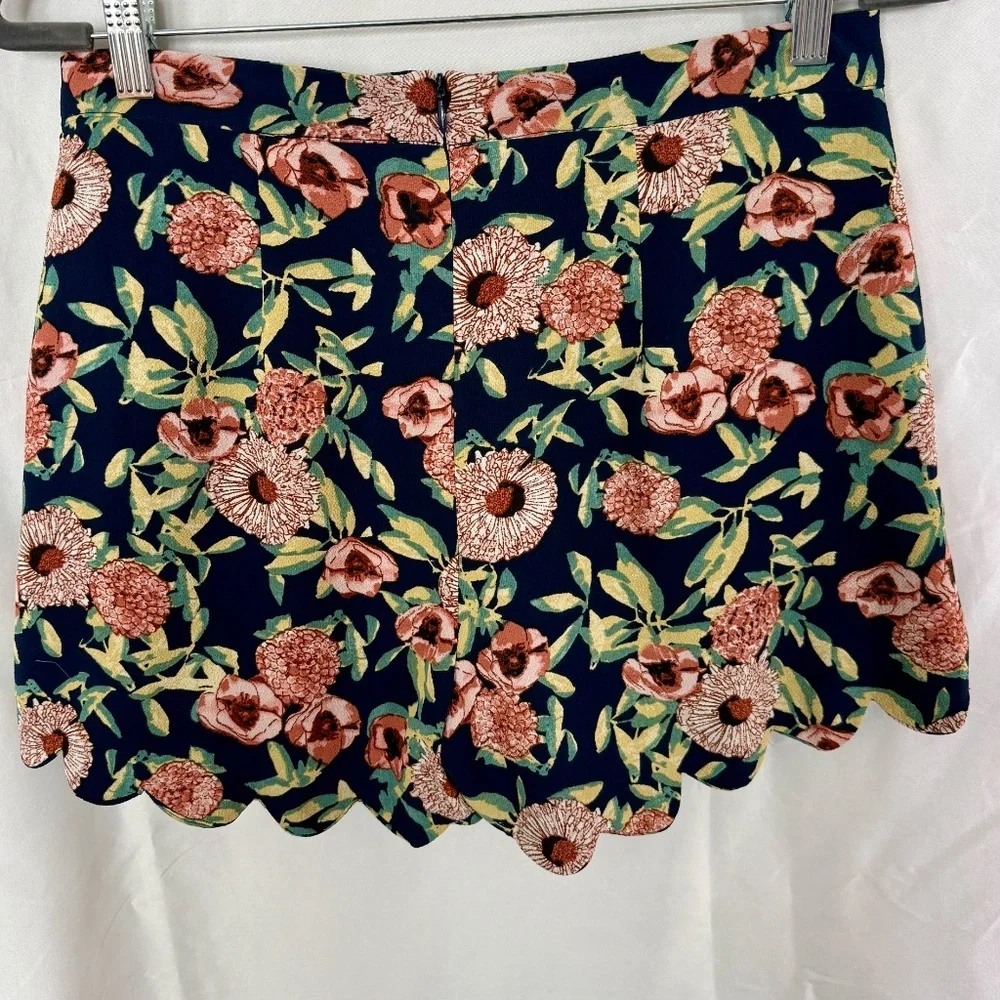 June & Hudson Floral Scallop Hem Shorts | Navy Botanical Print | Size M